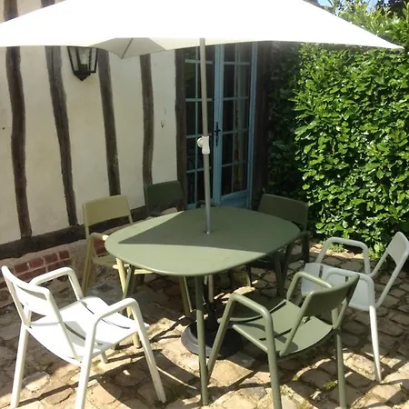 Le Clos-masure De Beatrice Holiday home *