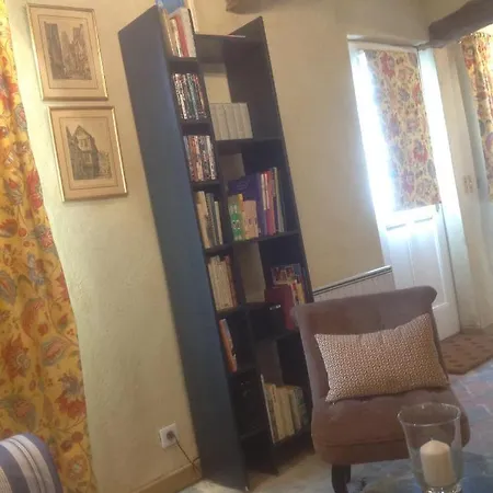 Holiday home Le Clos-masure De Beatrice
